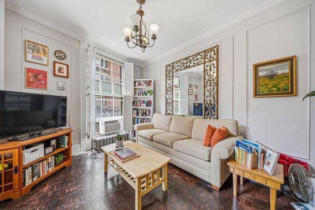 21 Beacon St 4G, Boston, MA 02108