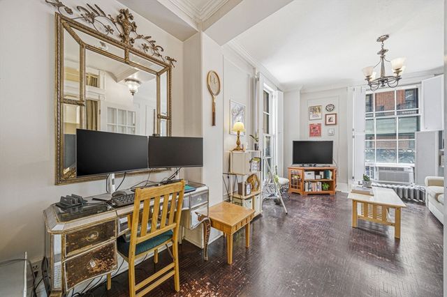 21 Beacon St 4G, Boston, MA 02108