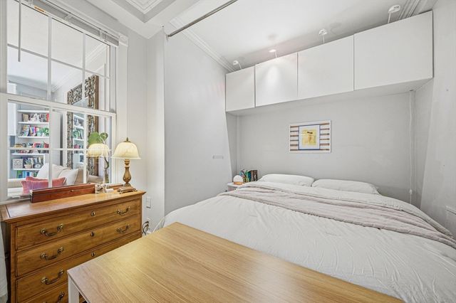 21 Beacon St 4G, Boston, MA 02108