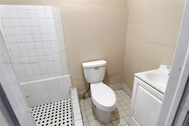 2001 NE 1st Ave 1, Pompano Beach, FL 33060
