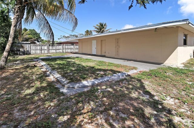 2001 NE 1st Ave 1, Pompano Beach, FL 33060