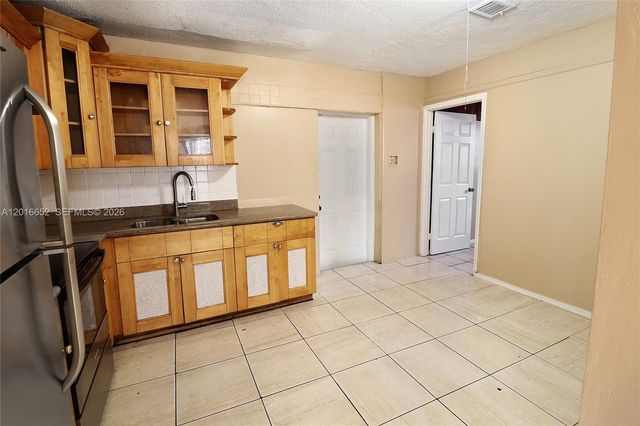 2001 NE 1st Ave 1, Pompano Beach, FL 33060