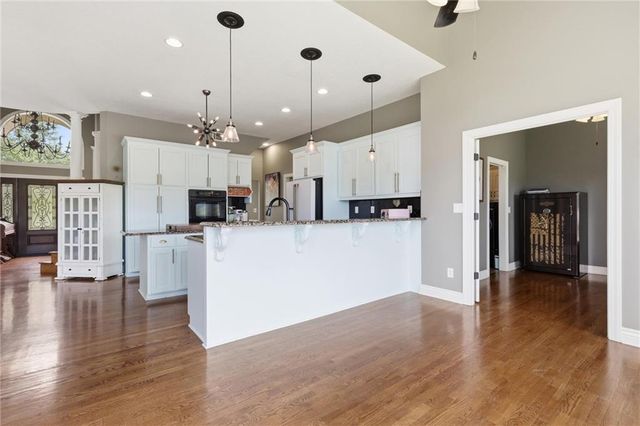 2808 SW Arthur Drive, Lee's Summit, MO 64082