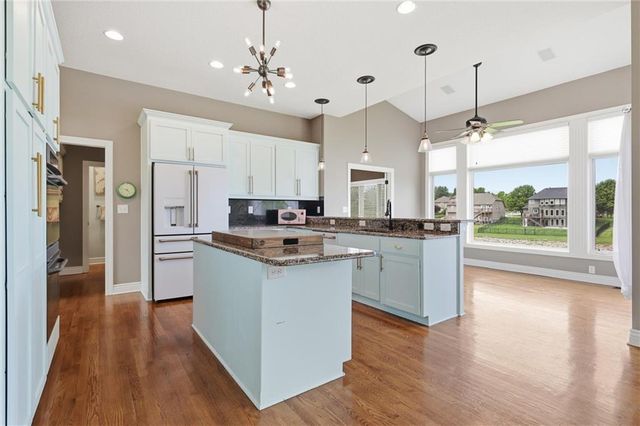 2808 SW Arthur Drive, Lee's Summit, MO 64082