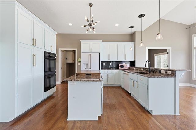 2808 SW Arthur Drive, Lee's Summit, MO 64082