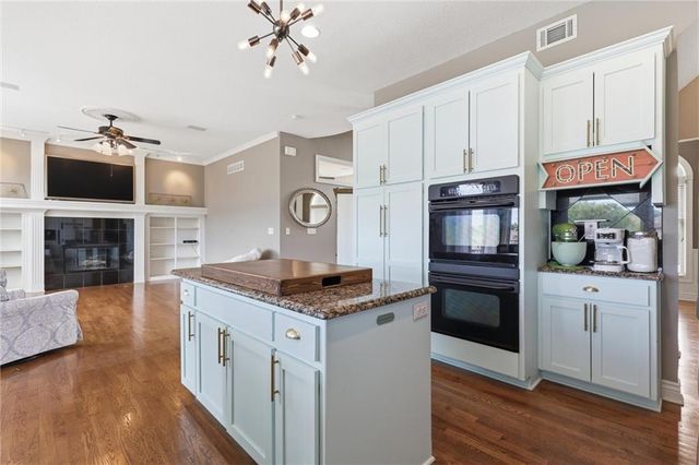 2808 SW Arthur Drive, Lee's Summit, MO 64082