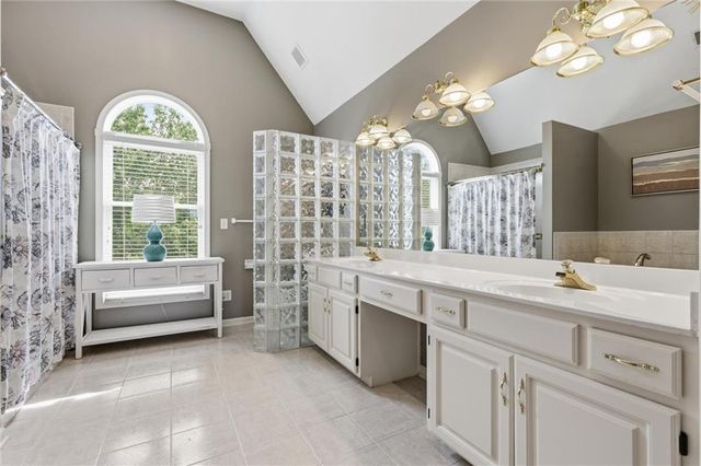 2808 SW Arthur Drive, Lee's Summit, MO 64082