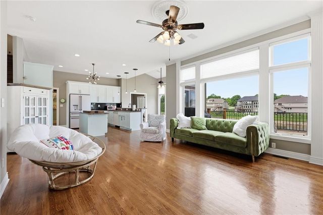 2808 SW Arthur Drive, Lee's Summit, MO 64082