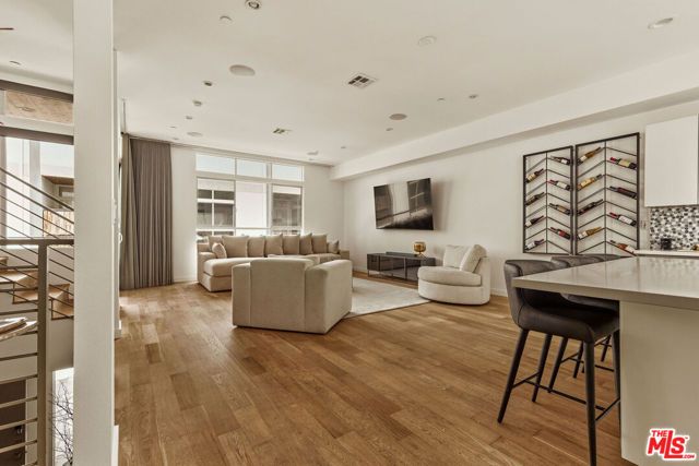 6728 W Hepburn Way, Los Angeles, CA 90038