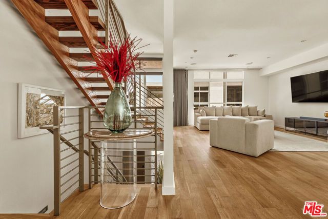 6728 W Hepburn Way, Los Angeles, CA 90038