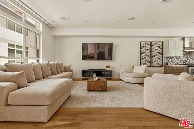 6728 W Hepburn Way, Los Angeles, CA 90038