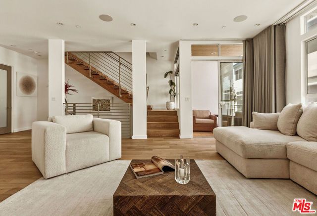 6728 W Hepburn Way, Los Angeles, CA 90038
