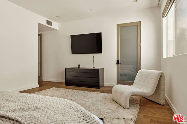 6728 W Hepburn Way, Los Angeles, CA 90038