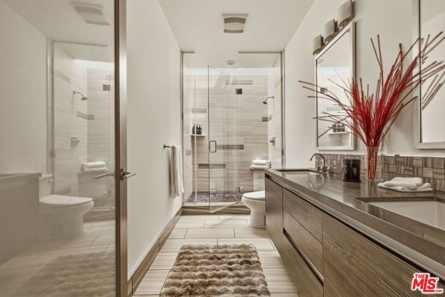6728 W Hepburn Way, Los Angeles, CA 90038