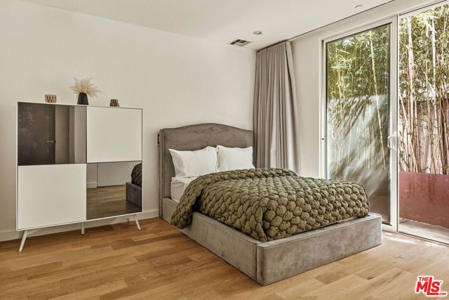 6728 W Hepburn Way, Los Angeles, CA 90038