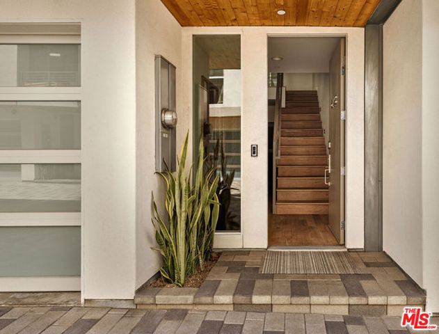 6728 W Hepburn Way, Los Angeles, CA 90038