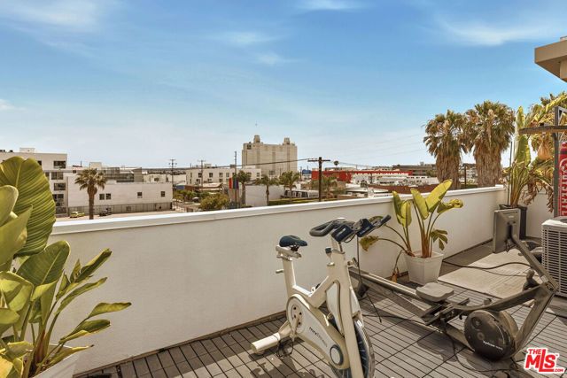 6728 W Hepburn Way, Los Angeles, CA 90038