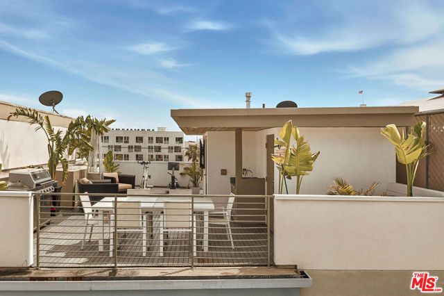 6728 W Hepburn Way, Los Angeles, CA 90038