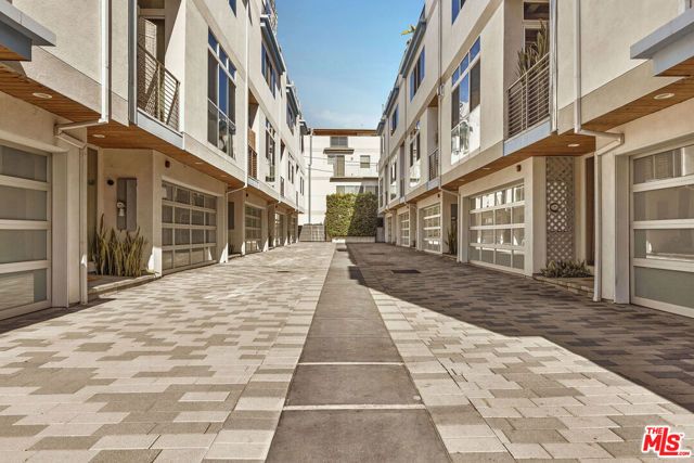 6728 W Hepburn Way, Los Angeles, CA 90038