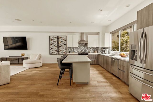 6728 W Hepburn Way, Los Angeles, CA 90038