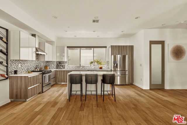 6728 W Hepburn Way, Los Angeles, CA 90038