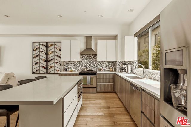 6728 W Hepburn Way, Los Angeles, CA 90038