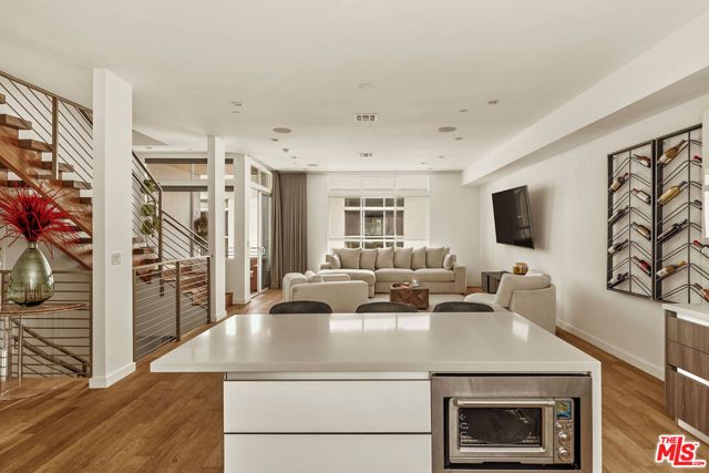 6728 W Hepburn Way, Los Angeles, CA 90038