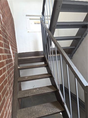 874 Kenneth Ave, New Kensington, PA 15068