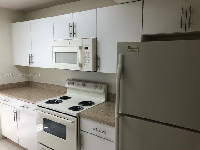 10808 N Kendall Dr Q-4, Miami, FL 33176