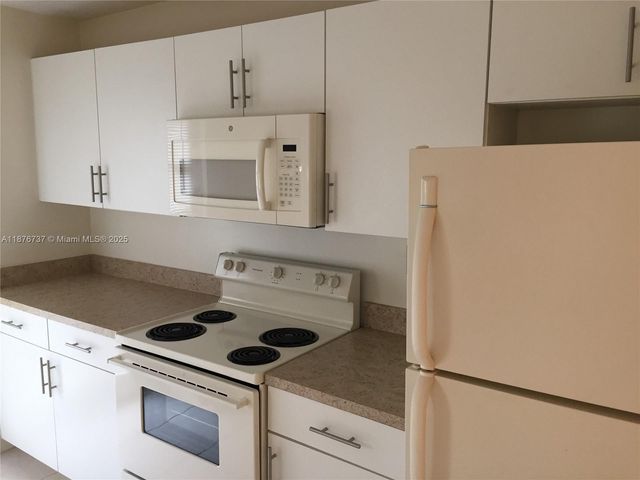 10808 N Kendall Dr Q-4, Miami, FL 33176