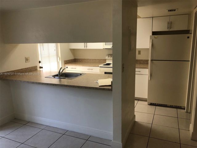 10808 N Kendall Dr Q-4, Miami, FL 33176