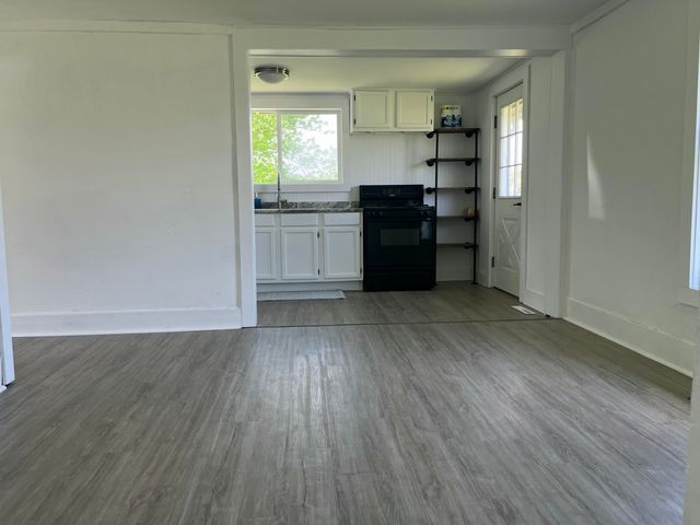 154 W Saint Joe Street, Hillsdale, MI 49242