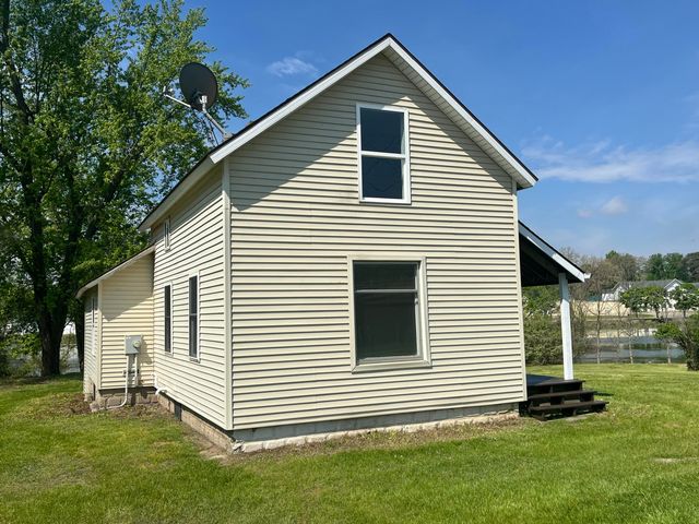 154 W Saint Joe Street, Hillsdale, MI 49242