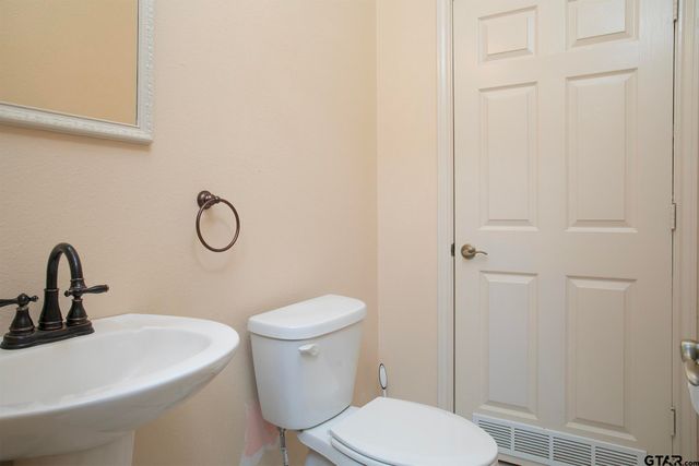 1871 HAGAN RD., Whitehouse, TX 75791