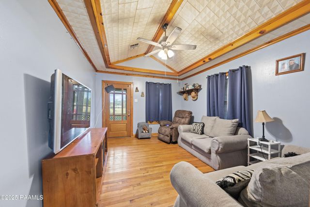 1081 Claston Simon Road, Breaux Bridge, LA 70517