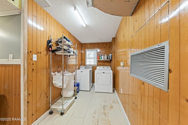 1081 Claston Simon Road, Breaux Bridge, LA 70517