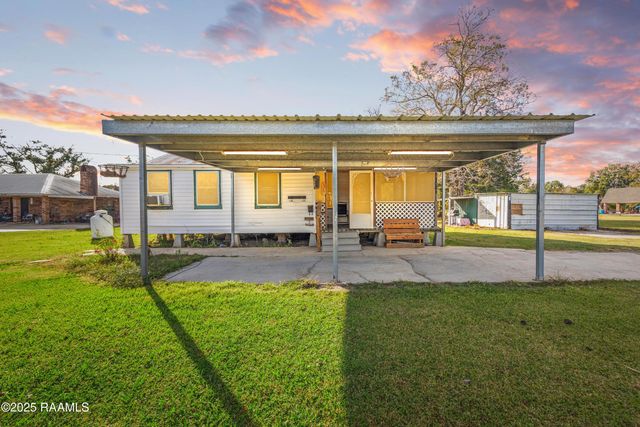 1081 Claston Simon Road, Breaux Bridge, LA 70517