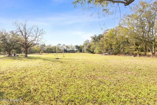 1081 Claston Simon Road, Breaux Bridge, LA 70517