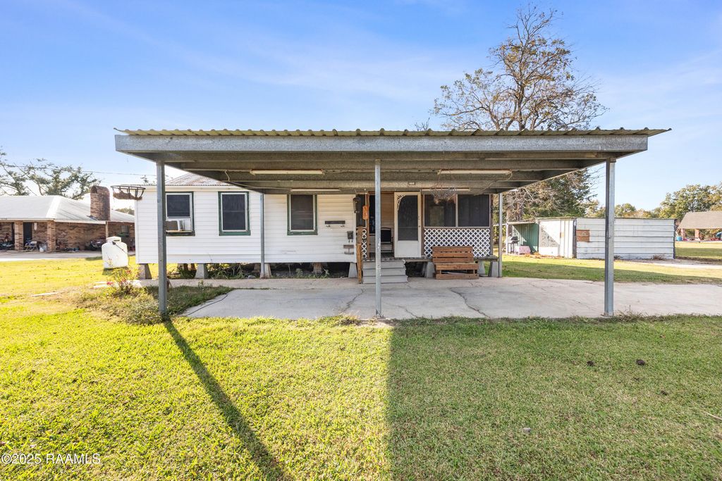 1081 Claston Simon Road, Breaux Bridge, LA 70517