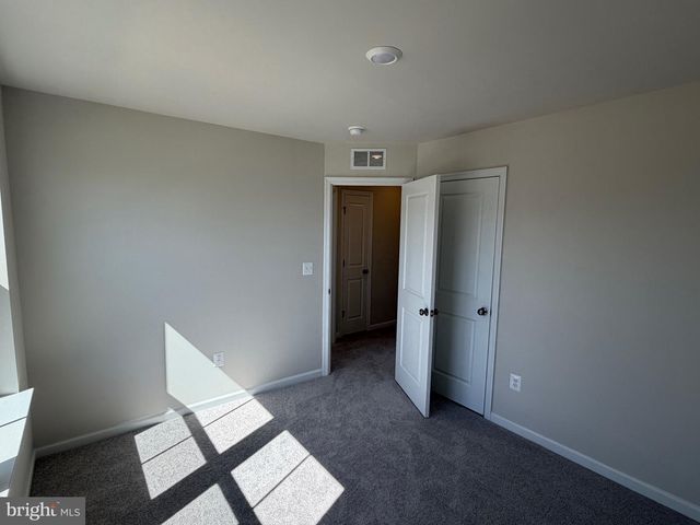 11 NIGHT STAR TER, Kearneysville, WV 25430
