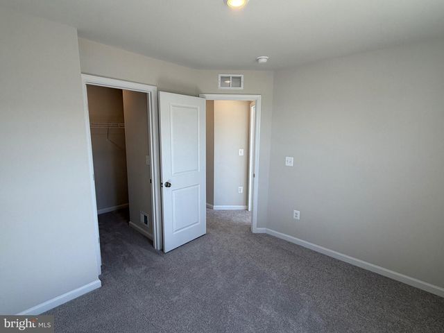 11 NIGHT STAR TER, Kearneysville, WV 25430