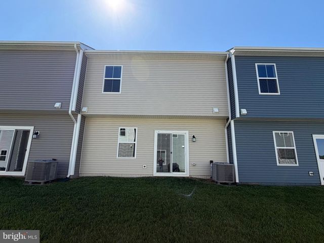 11 NIGHT STAR TER, Kearneysville, WV 25430