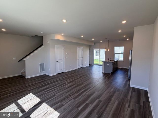 11 NIGHT STAR TER, Kearneysville, WV 25430