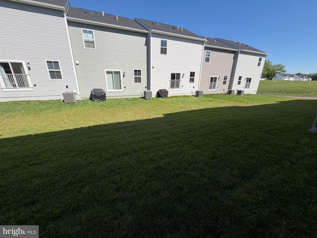 11 NIGHT STAR TER, Kearneysville, WV 25430