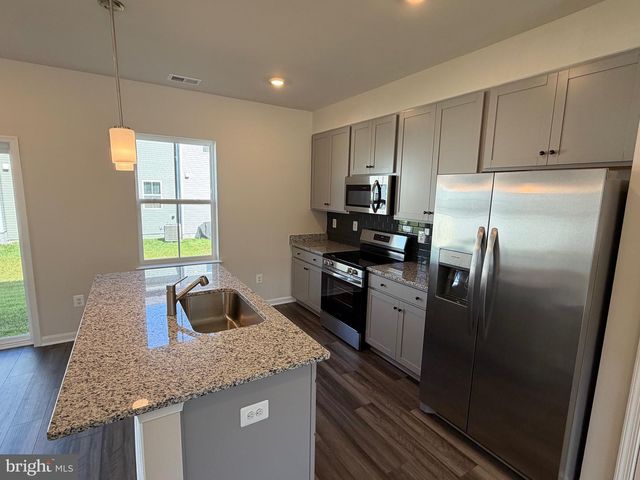 11 NIGHT STAR TER, Kearneysville, WV 25430