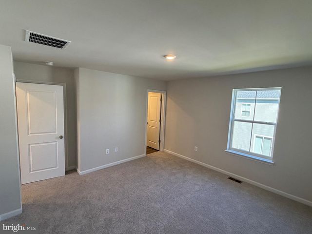 11 NIGHT STAR TER, Kearneysville, WV 25430