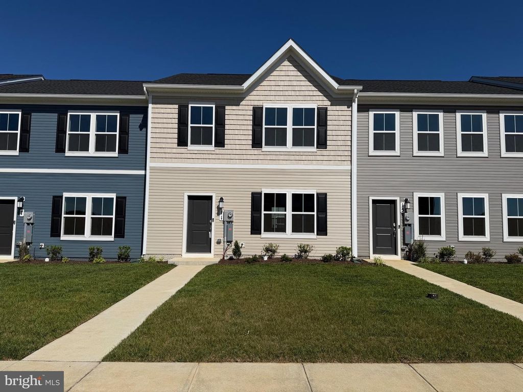 11 NIGHT STAR TER, Kearneysville, WV 25430