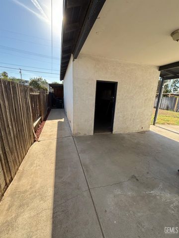 317 E Western Drive, Bakersfield, CA 93309