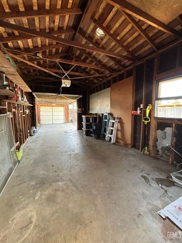 317 E Western Drive, Bakersfield, CA 93309