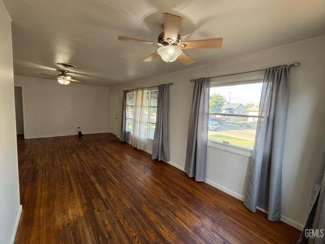 317 E Western Drive, Bakersfield, CA 93309